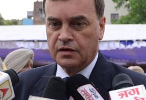 British High Commissioner to India Dominic Asquith (C) speaks to the media after laying a wreath in tribute on the 100th anniversary of the Jallianwala Bagh massacre at the Jallianwala Bagh martyrs memorial in Amritsar on April 13, 2019.(AFP) British High Commissioner to India Dominic Asquith (C) speaks to the media after laying a wreath in tribute on the 100th anniversary of the Jallianwala Bagh massacre at the Jallianwala Bagh martyrs memorial in Amritsar on April 13, 2019.(AFP)