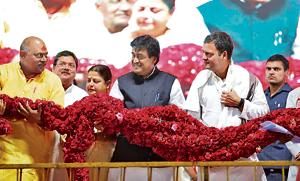 Congress president Rahul Gandhi with state Congress chief Ashok Chavan and other leaders at a rally in Nanded on Monday. Chavan is the Congress’s candidate from Nanded constituency.(HT)