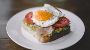 The research shows that eating a low-carb and high-fat meal first thing in the morning, is a simple way to prevent a large blood pressure spike, improve glycemic control throughout the day, and can perhaps also reduce other diabetes complications.(Unsplash) The research shows that eating a low-carb and high-fat meal first thing in the morning, is a simple way to prevent a large blood pressure spike, improve glycemic control throughout the day, and can perhaps also reduce other diabetes complications.(Unsplash)