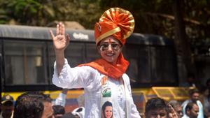 Urmila Matondkar outside collector office for filling nomination ta Bandra in Mumbai on April 8, 2019.(Satyabrata Tripathy/HT Photo) Urmila Matondkar outside collector office for filling nomination ta Bandra in Mumbai on April 8, 2019.(Satyabrata Tripathy/HT Photo)