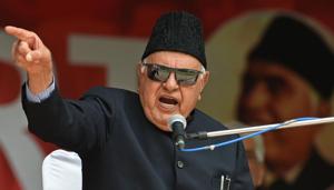 National Conference president and former Jammu and Kashmir chief minister Farooq Abdullah speaks during an election campaign in Srinagar on April 15, 2019. Abdullah is the NC candidate from Srinagar Lok Sabha seat.(AFP)