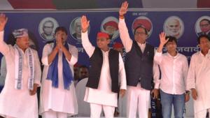 Akhilesh Yadav with other leaders of alliance(HT)