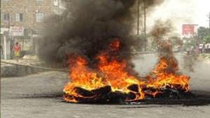 The incident sparked off protest by the local people who blocked the Sarayranjan-Darbhanga main road and disrupted vehicular traffic(HT) The incident sparked off protest by the local people who blocked the Sarayranjan-Darbhanga main road and disrupted vehicular traffic(HT)