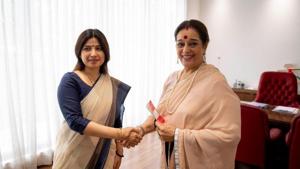 Poonam Sinha, the wife of actor-turned-politician Shatrughan Sinha, joined the Samajwadi Party on Tuesday. SP chief Akhilesh Yadav’s wife Dimple Yadav welcomed Poonam Sinha in the party. Poonam Sinha, the wife of actor-turned-politician Shatrughan Sinha, joined the Samajwadi Party on Tuesday. SP chief Akhilesh Yadav’s wife Dimple Yadav welcomed Poonam Sinha in the party.