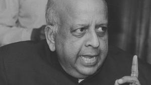 A file photo of former chief Election Commissioner TN Seshan announcing the poll programme for the Lok Sabha election, April 12, 1991.(HT Archive) A file photo of former chief Election Commissioner TN Seshan announcing the poll programme for the Lok Sabha election, April 12, 1991.(HT Archive)