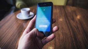A tweet’s virality is modulated most by its early spread rate and a gradual loss of interest over time. A tweet’s virality is modulated most by its early spread rate and a gradual loss of interest over time.
