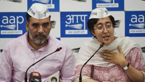 Aam Aadmi Party (AAP) East Delhi Lok Sabha candidate Atishi Marlena and AAP leader Gopal Rai speak to the media in New Delhi,, on Tuesday, April 16, 2019.(Vipin KUmar/HT PHOTO) Aam Aadmi Party (AAP) East Delhi Lok Sabha candidate Atishi Marlena and AAP leader Gopal Rai speak to the media in New Delhi,, on Tuesday, April 16, 2019.(Vipin KUmar/HT PHOTO)