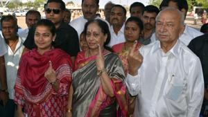 Congress leader Sushilkumar Shinde with his family members show their marked-fingers after casting their vote at Aas School in Amroha on Thursday.(ANI photo)