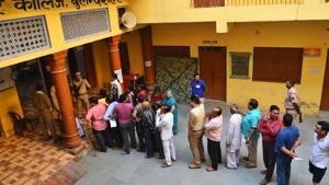 Voters stand in a queue on Thursday to cast their votes during the second phase of Lok Sabha elections 2019 at a polling station in Bulandshahr, Uttar Pradesh(Vipin KUmar/HT photo)
