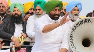File photo of AAP rebel and Punjab Ekta Party president Sukhpal Singh Khaira (in front, in green turban) at a road show in Bathinda from where he is contesting the 2019 Lok Sabha elections.(Sanjeev Kumar / HT Photo)