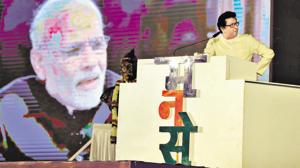 Maharashtra Navnirman Sena (MNS) chief Raj Thackeray showcased old video clips of Prime Minister Narendra Modi’s speeches at a public rally at Shinde ground, Sinhgad road on Thursday.(Rahul Raut/HT PHOTO)