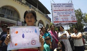 After several years of waiting patiently 1,200 residents have decided to boycott this year’s Lok Sabha elections and will not cast their vote unless there are provided with regular water supply in their society(Rahul Raut/HT PHOTO)