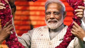 Prime Minister Narendra Modi being garlanded at 'Traders Sammelan' at Talkatora Stadium, in New Delhi, on Friday, April 19, 2019.(Raj K Raj/HT FILE PHOTO)