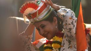 Congress candidate Urmila Matondkar campaigns at Malad in Mumbai, on Thursday, April 18, 2019.(Satyabrata Tripathy/HT Photo) Congress candidate Urmila Matondkar campaigns at Malad in Mumbai, on Thursday, April 18, 2019.(Satyabrata Tripathy/HT Photo)