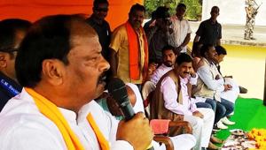 Chief minister Raghubar Das addressing an election meeting at Bhawnathpur under Palamu Lok Sabha constituency.(HT) Chief minister Raghubar Das addressing an election meeting at Bhawnathpur under Palamu Lok Sabha constituency.(HT)