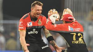 Royal Challengers Bangalore's cricketer Dale Steyn (C) celebrates after taking the wicket of Kolkata Knight Riders' Chris Lynn.(AFP) Royal Challengers Bangalore's cricketer Dale Steyn (C) celebrates after taking the wicket of Kolkata Knight Riders' Chris Lynn.(AFP)