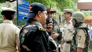 The incident took place around 8.30pm on Wednesday in front of the Delhi Traffic Police headquarters at Todapur in west Delhi’s Inderpuri.(HT Photo/Representative Image) The incident took place around 8.30pm on Wednesday in front of the Delhi Traffic Police headquarters at Todapur in west Delhi’s Inderpuri.(HT Photo/Representative Image)