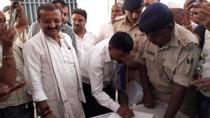 Angesh Singh filed his nomination for the Sheohar Lok Sabha seat at Motihari on Saturday.(HT) Angesh Singh filed his nomination for the Sheohar Lok Sabha seat at Motihari on Saturday.(HT)