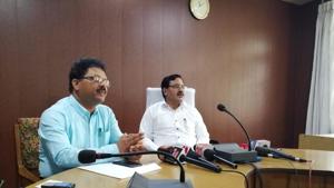 HPBOSE HP Board 12 Result 2019 : Himachal Pradesh Board Secretary Harish Gajju and Chairman Suresh Kumar Soni arrive for the press conference. HPBoSE on Monday declared the result of Class 12 exams . Out of 95,492 students who appeared, 58949 students have passed .(HT photo) HPBOSE HP Board 12 Result 2019 : Himachal Pradesh Board Secretary Harish Gajju and Chairman Suresh Kumar Soni arrive for the press conference. HPBoSE on Monday declared the result of Class 12 exams . Out of 95,492 students who appeared, 58949 students have passed .(HT photo)