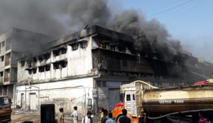 Fire in painting brush and plastic material godown at jai mada di compound Kalher village Bhiwandi(Praful Gangurde/ HT Photo) Fire in painting brush and plastic material godown at jai mada di compound Kalher village Bhiwandi(Praful Gangurde/ HT Photo)