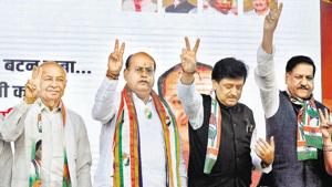 (From left) Congressmen Sushilkumar Shinde, Mohan Joshi, Ashok Chavan and Prithviraj Chavan during a rally on Sunday, the last day of campaign at Mandai.(RAVINDRA JOSHI/HT PHOTO)