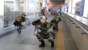 The move comes after a committee was formed to advance the CISF’s urban warfare techniques.(Parveen Kumar/Hindustan Times)) The move comes after a committee was formed to advance the CISF’s urban warfare techniques.(Parveen Kumar/Hindustan Times))