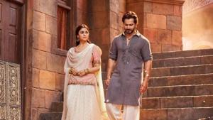 Kalank box office day 6 collection: Alia Bhatt and Varun Dhawan film has failed the Monday test. Kalank box office day 6 collection: Alia Bhatt and Varun Dhawan film has failed the Monday test.