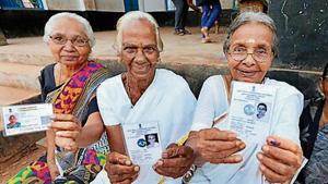 At least six persons, many of them senior citizens, died while waiting to cast their votes in different parts of the state.(HT Photo) At least six persons, many of them senior citizens, died while waiting to cast their votes in different parts of the state.(HT Photo)