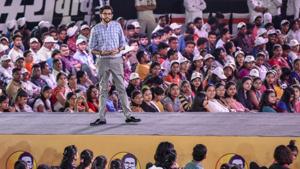 Yuva Sena chief Aaditya Thackeray interacts with youth at NSCI, Worli in Mumbai on Monday, April 22.(Kunal Patil/HT Photo)