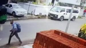 A suspected suicide bomber carries a backpack on a street in Negombo, Sri Lanka April 21, 2019 in this still image taken from a CCTV handout footage of Easter Sunday attacks(REUTERS) A suspected suicide bomber carries a backpack on a street in Negombo, Sri Lanka April 21, 2019 in this still image taken from a CCTV handout footage of Easter Sunday attacks(REUTERS)