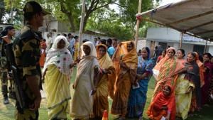 Indian voters queue outside a polling station at Malda in West Bengal on April 23, 2019, during the third phase of the marathon Indian elections.(AFP photo) Indian voters queue outside a polling station at Malda in West Bengal on April 23, 2019, during the third phase of the marathon Indian elections.(AFP photo)