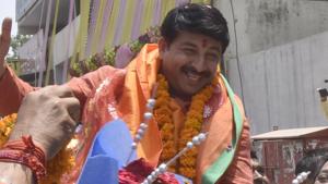 Bharatiya Janata Party (BJP) candidate from North East Delhi and Delhi BJP President Manoj Tiwari during his road show before filing his nomination papers for Lok Sabha elections, on Monday, April 22, 2019.(Sonu Mehta/HT PHOTO)