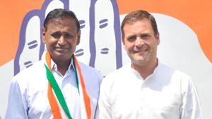 Congress President RahulGandhi welcomed former BJP MP from Northwest Delhi Udit Raj into the party.(ANI photo) Congress President RahulGandhi welcomed former BJP MP from Northwest Delhi Udit Raj into the party.(ANI photo)