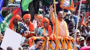 Chief minister Raghubar Das along with BJP candidate of Jamshedpur Lok Sabha seat Bidyut Baran Mahato in a procession going for the nomination of Mahato in Jamshedpur(Manoj Kumar/Hindustan Times) Chief minister Raghubar Das along with BJP candidate of Jamshedpur Lok Sabha seat Bidyut Baran Mahato in a procession going for the nomination of Mahato in Jamshedpur(Manoj Kumar/Hindustan Times)