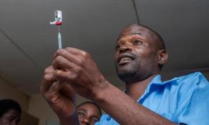 A health surveillance assistant gets malaria vaccine from its bottle into an injection to be administered to a child at the beginning of the Malaria vaccine implementation pilot programme at a hospital in Lilongwe, Malawi, April 23(AFP) A health surveillance assistant gets malaria vaccine from its bottle into an injection to be administered to a child at the beginning of the Malaria vaccine implementation pilot programme at a hospital in Lilongwe, Malawi, April 23(AFP)