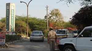 At a hearing in the Kant Enclave matter on Monday, the Supreme Court ordered real estate developer R Kant & Co. to deposit its full share of the penalty levied for constructing and selling commercial real estate on forest land in Faridabad. At a hearing in the Kant Enclave matter on Monday, the Supreme Court ordered real estate developer R Kant & Co. to deposit its full share of the penalty levied for constructing and selling commercial real estate on forest land in Faridabad.