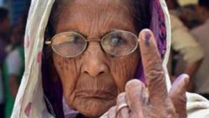 An elderly woman shows her inked marked finger after casting vote.(PTI) An elderly woman shows her inked marked finger after casting vote.(PTI)