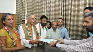 Congress candidate Pawan Kumar Bansal filed his nomination papers on Friday.(HT Photo) Congress candidate Pawan Kumar Bansal filed his nomination papers on Friday.(HT Photo)