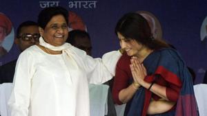 SP MP Dimple Yadav seeks blessings of BSP chief Mayawati during a rally in Kannauj on Thursday, April 25, 2019.(HT Photo) SP MP Dimple Yadav seeks blessings of BSP chief Mayawati during a rally in Kannauj on Thursday, April 25, 2019.(HT Photo)