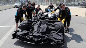 FThe car of Williams' George Russell is recovered after stopping on track REUTERS/Anton Vaganov(REUTERS) FThe car of Williams' George Russell is recovered after stopping on track REUTERS/Anton Vaganov(REUTERS)