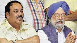 BJP Lok Sabha candidate from Amritsar Hardeep Singh Puri (C) with BJP Punjab president Shwait Malik (L) and others in Amritsar on Thursday. April 25, 2019.(Sameer Sehgal / HT Photo) BJP Lok Sabha candidate from Amritsar Hardeep Singh Puri (C) with BJP Punjab president Shwait Malik (L) and others in Amritsar on Thursday. April 25, 2019.(Sameer Sehgal / HT Photo)