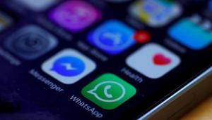 While top political leaders rely on traditional campaigning, an independent candidate from Mumbai’s North West constituency has decided to go paperless, and focus on social media, instead.(REUTERS)
