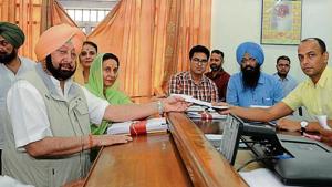 There is a significant seven-fold jump in the personal income of Captain Amarinder Singh after becoming the chief minister.(Bharat Bhushan /ht) There is a significant seven-fold jump in the personal income of Captain Amarinder Singh after becoming the chief minister.(Bharat Bhushan /ht)