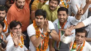Congress candidate from South Delhi Vijender Singh led his first election campaign, a door-to-door procession, for which he chose Tigri village in the Sangam Vihar assembly segment.