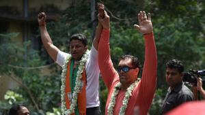 Anupam Hazra, the outgoing Trinamool MP from Bolpur in Birbhum district, said at the road show that Rana was a “personal friend” and had promptly agreed to come to Kolkata.(ARIJIT SEN/ HT PHOTO) Anupam Hazra, the outgoing Trinamool MP from Bolpur in Birbhum district, said at the road show that Rana was a “personal friend” and had promptly agreed to come to Kolkata.(ARIJIT SEN/ HT PHOTO)