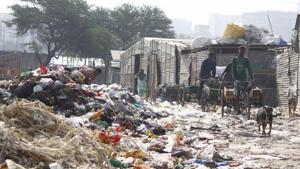 On a typical day in the slums of Nathupur, a village that borders Cyber City and DLF Phase 3, men can be seen sifting through the garbage that arrives in trucks.(Yogendra Kumar/HT PHOTO) On a typical day in the slums of Nathupur, a village that borders Cyber City and DLF Phase 3, men can be seen sifting through the garbage that arrives in trucks.(Yogendra Kumar/HT PHOTO)