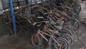 Even as Raahgiri Day goes on without the availability of free cycles every Sunday, 428 cycles that were bought by the Municipal Corporation of Gurugram (MCG) in 2014 for the purpose rust away at the Sector 29 fire station.(Yogendra Kumar/HT PHOTO) Even as Raahgiri Day goes on without the availability of free cycles every Sunday, 428 cycles that were bought by the Municipal Corporation of Gurugram (MCG) in 2014 for the purpose rust away at the Sector 29 fire station.(Yogendra Kumar/HT PHOTO)