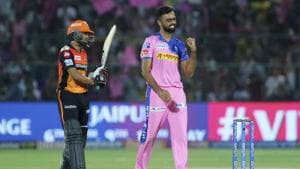 Rajasthan Royals' bowler Jaydev Unadkat, right, celebrates the wicket of Sunrisers Hyderabad batsman Shakib Al Hasan during the VIVO IPL T20 cricket match in Jaipur, India, Monday, April 27, 2019(AP)