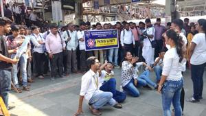 A rally held by NSS unit of RD National College, Bandra.(HT)