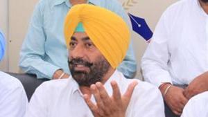 Sukhpal Singh Khaira (in yellow turban) is contesting the Lok Sabha elections from the Bathinda seat.(Sanjeev Kumar / HT Photo)